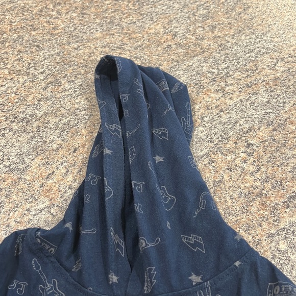 Granite walls, hooded T-shirt, size 5T - Picture 5 of 8